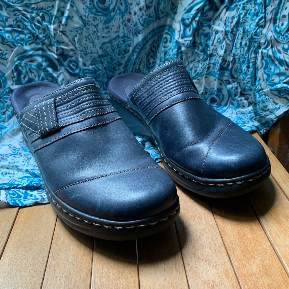 Clarks navy blue “bendables” mules size 8